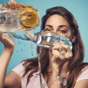 如何判断一个女性是否爱喝大量的水？