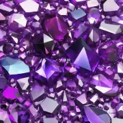 应该如何观察紫水晶簇的大小形状和质量特征?