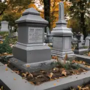 在公墓内进行墓穴埋葬时可以将骨灰放入其中吗？如果是的话需要注意什么事项呢？