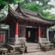 在古代中国社会中什么是阴宅？为什么有些人要选择阴宅作为他们的墓地或坟墓呢？