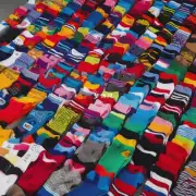你觉得应该用什么样的方式为不同种类的袜子提供不同的名字以便于区分？例如颜色材料等等因素是否有助于此目的？