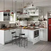 如何将厨房的布局调整以适应西北角的独特需求?